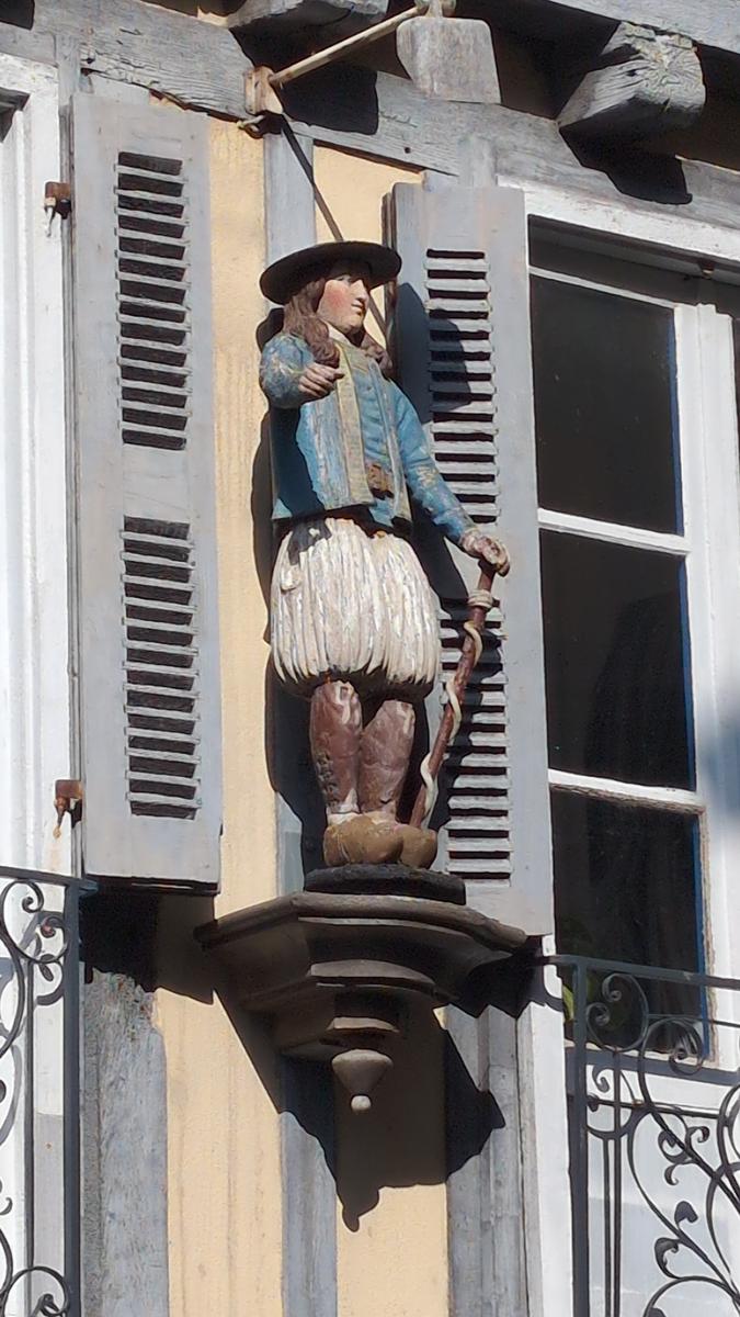 Statuette, rue kéréon