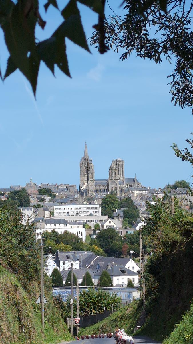 Vue sur la cathédrale de Coutances depuis la rue du parpaillot
