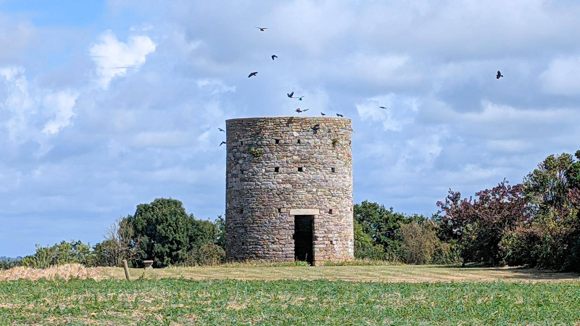 Vue sur l'ancien moulin du hutrel