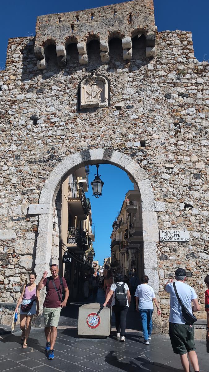 Porta Catania