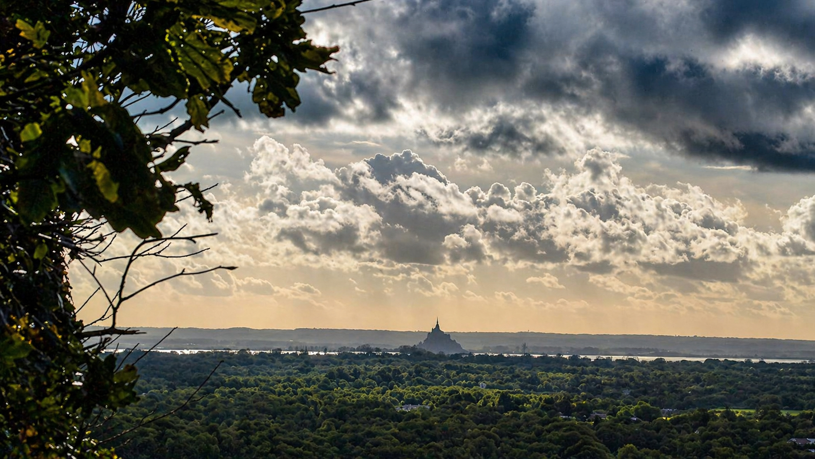 Vu sur Avranches et le Mont Saint-Michel