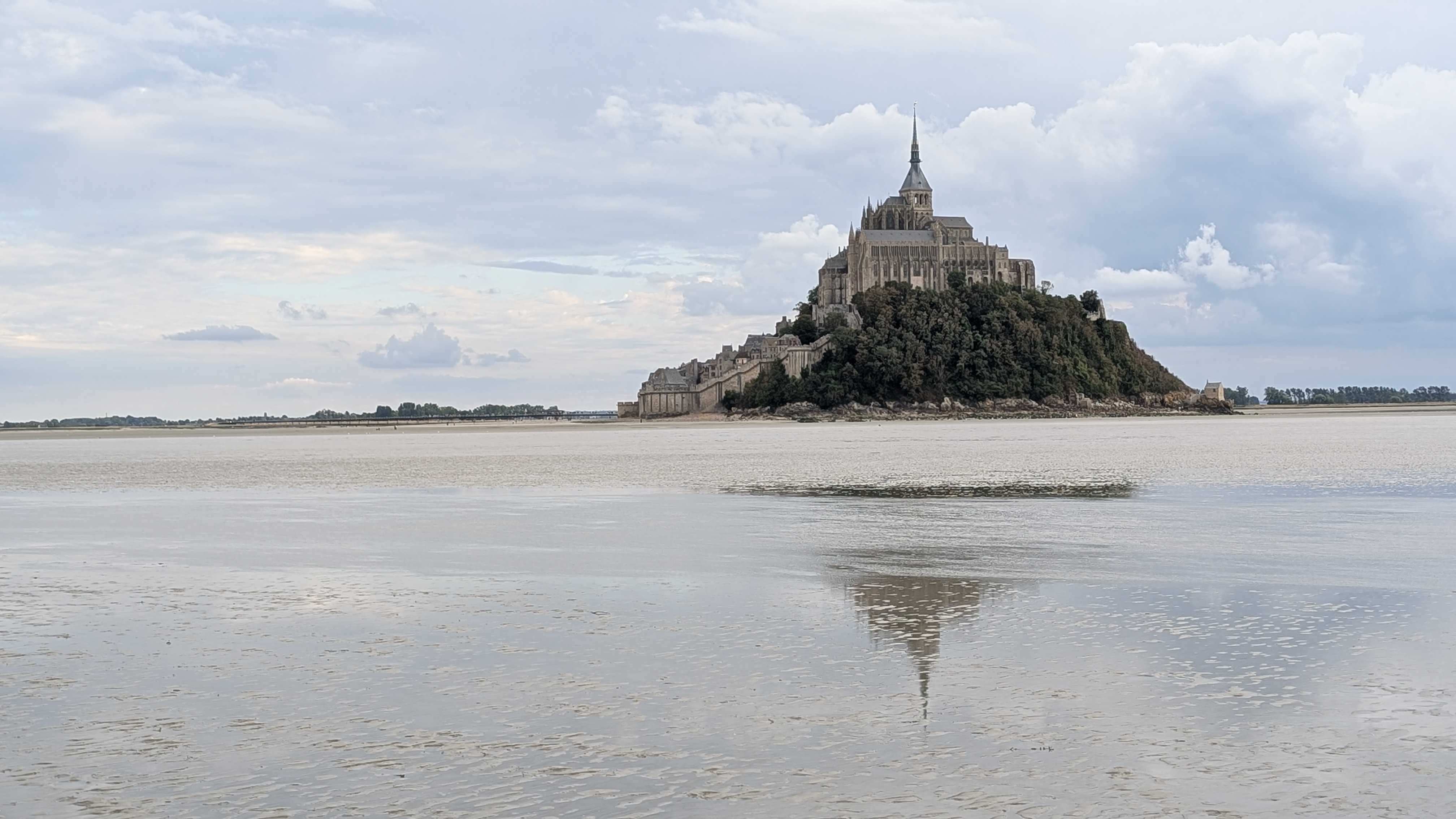Le Mont se mire.