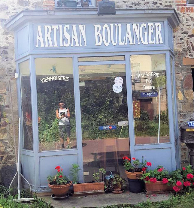 Artisan boulanger dans le pétrin